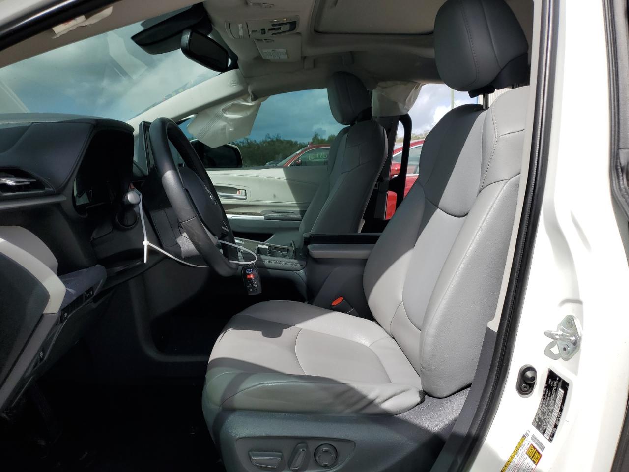 2021 Toyota Sienna - Image 7