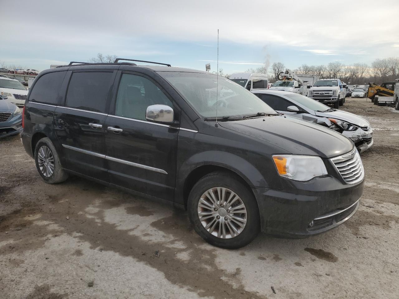 2015 Chrysler Town & Country - Image 4