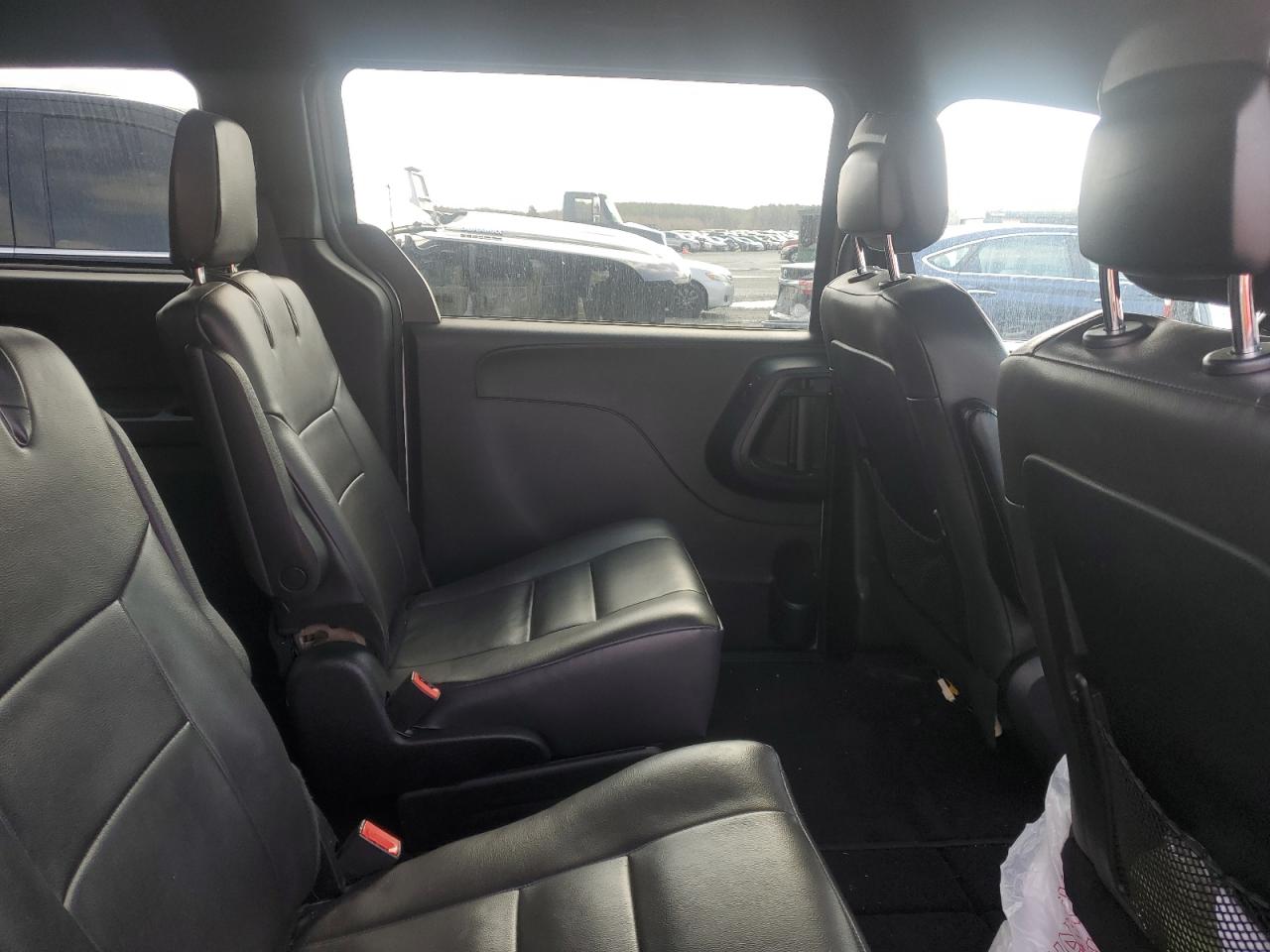 2014 Dodge Caravan - Image 11