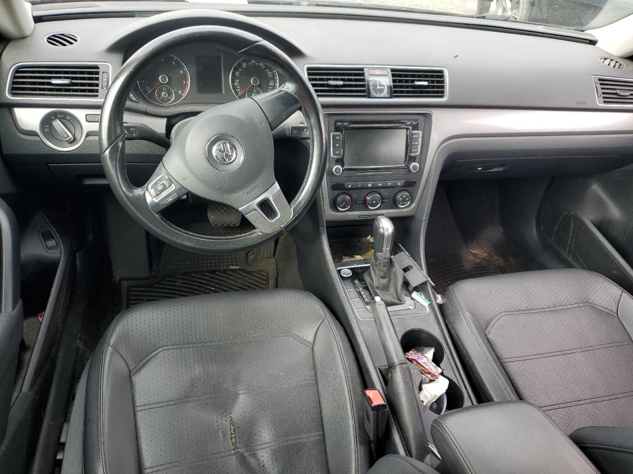 2015 Volkswagen Passat - Image 8