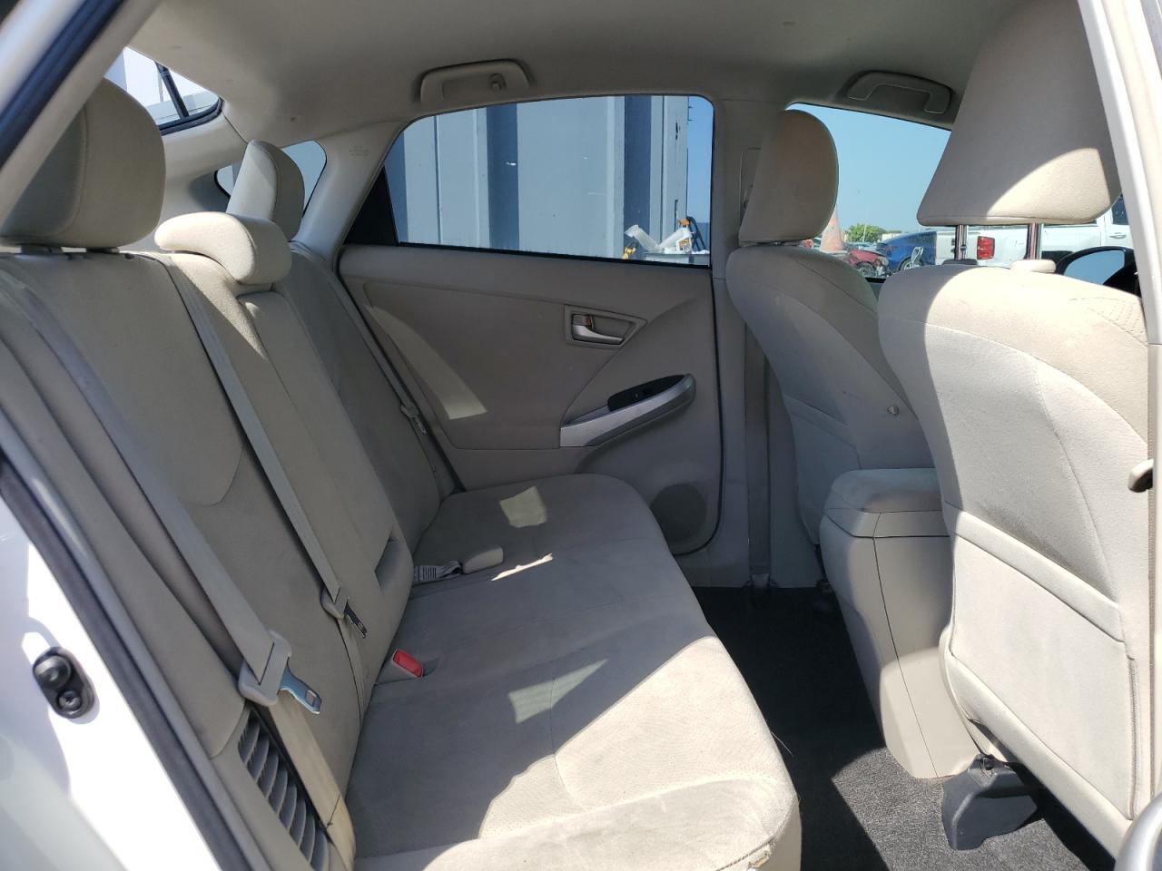 2015 Toyota Prius - Image 11