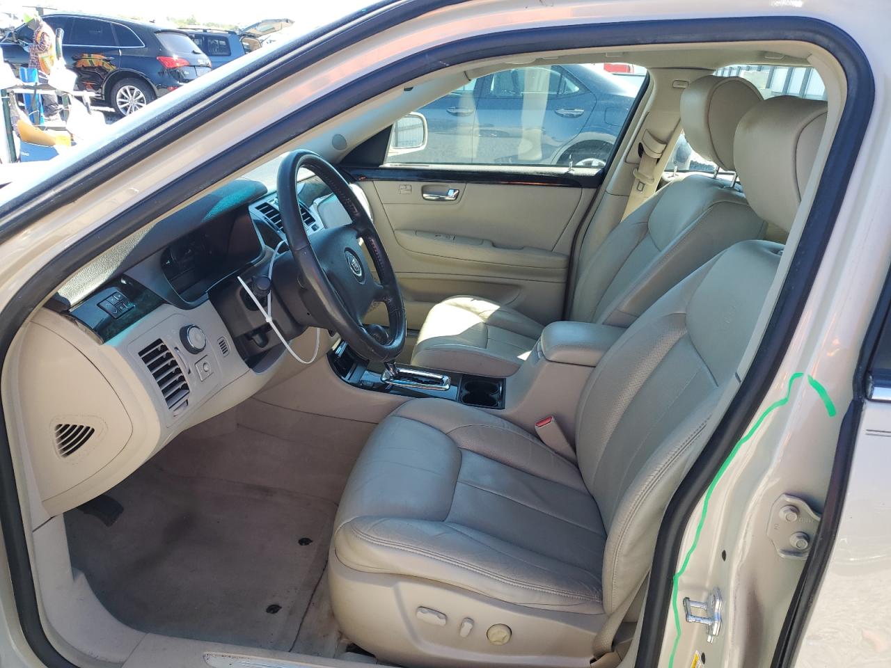 2011 Cadillac DTS - Image 7