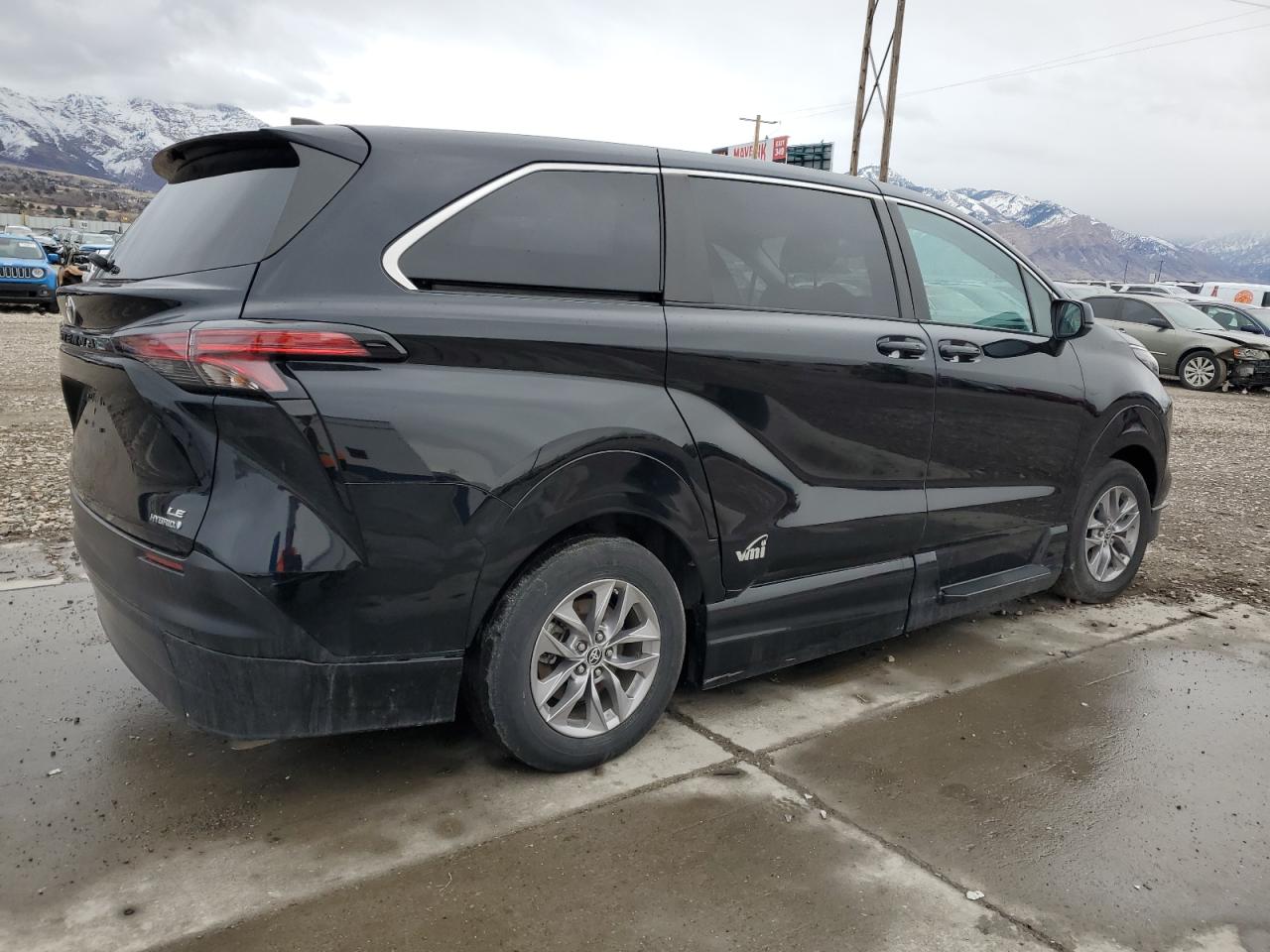 2022 Toyota Sienna - Image 3