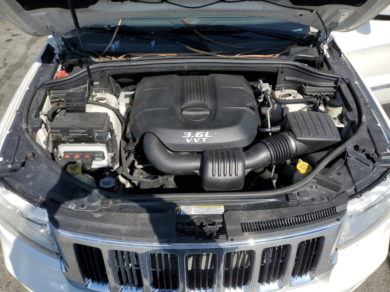2012 Jeep Grand Cherokee - Image 12