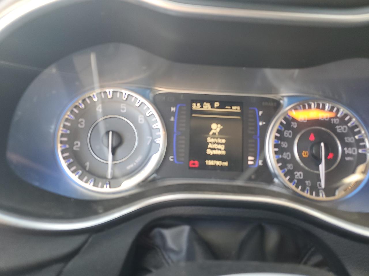 2016 Chrysler 200 - Image 9
