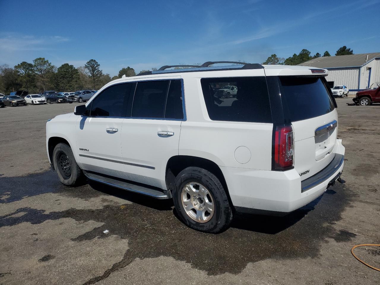 2015 GMC Yukon - Image 2