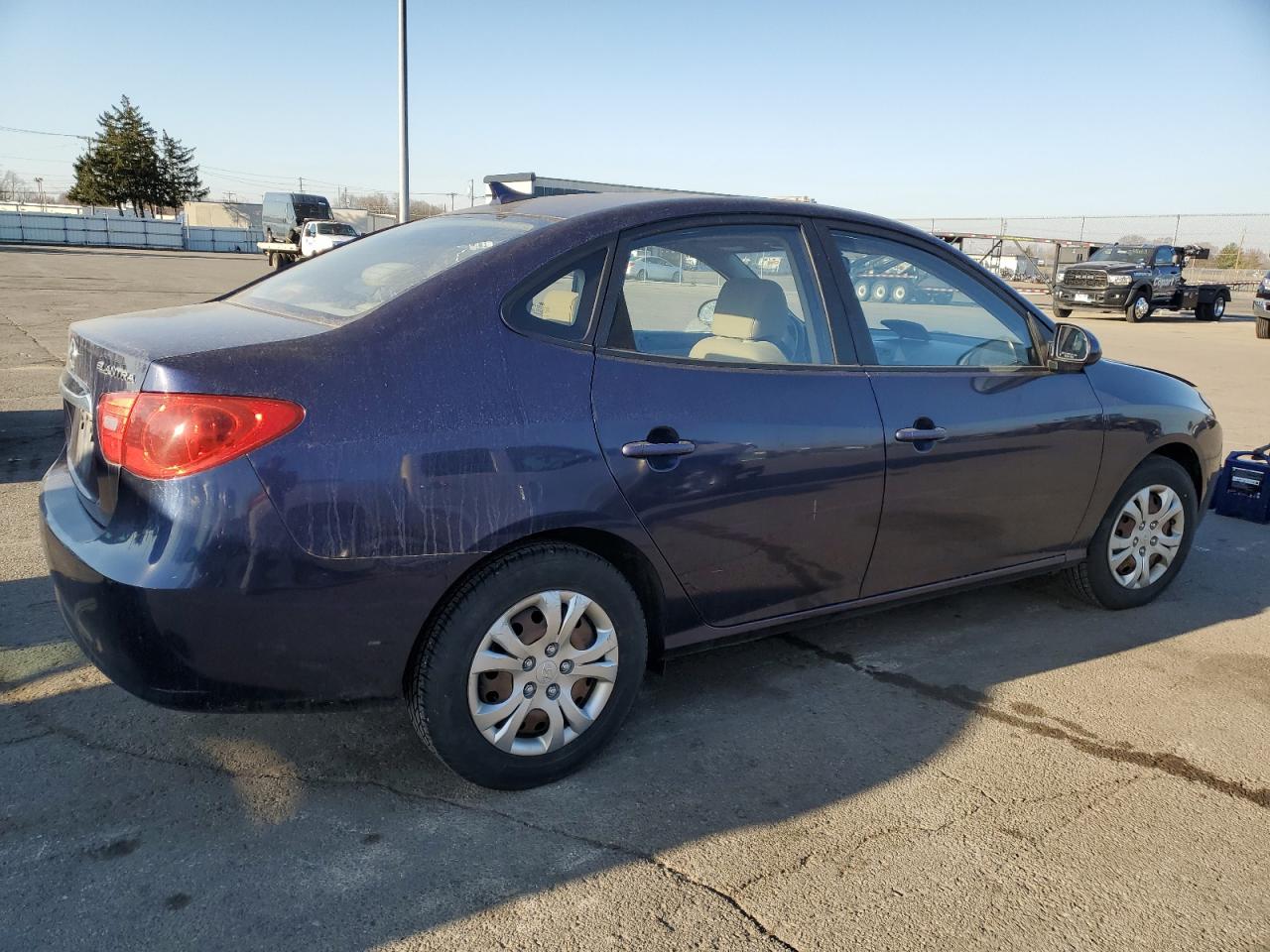 2010 Hyundai Elantra - Image 3