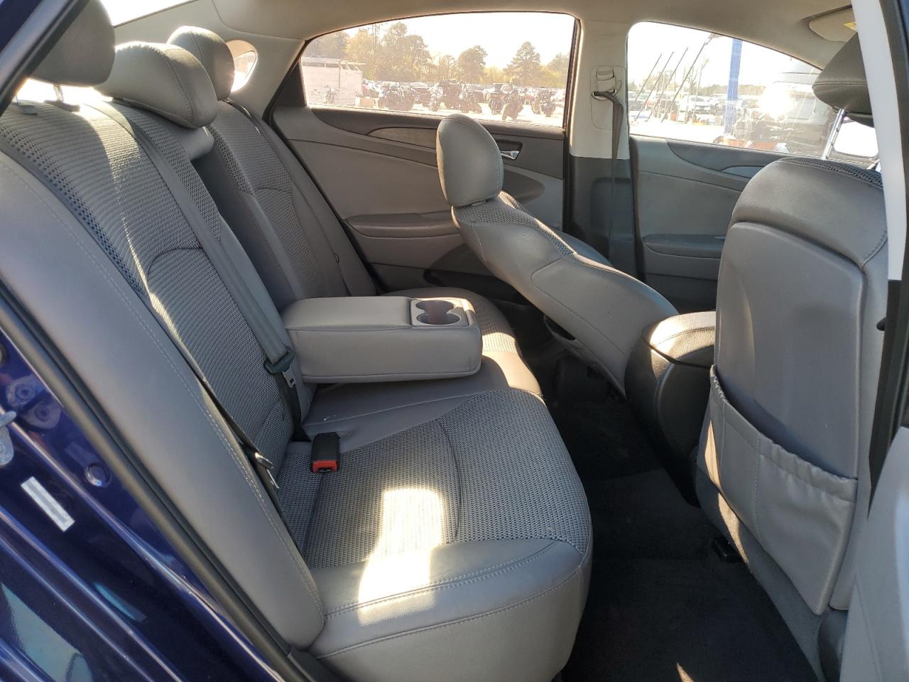 2011 Hyundai Sonata - Image 11