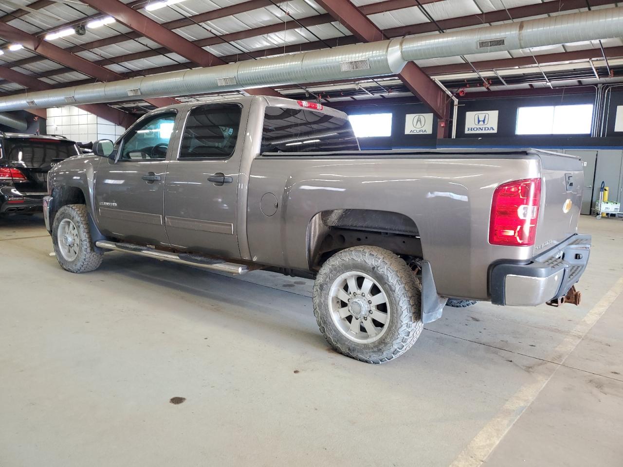2014 Chevrolet Silverado - Image 2