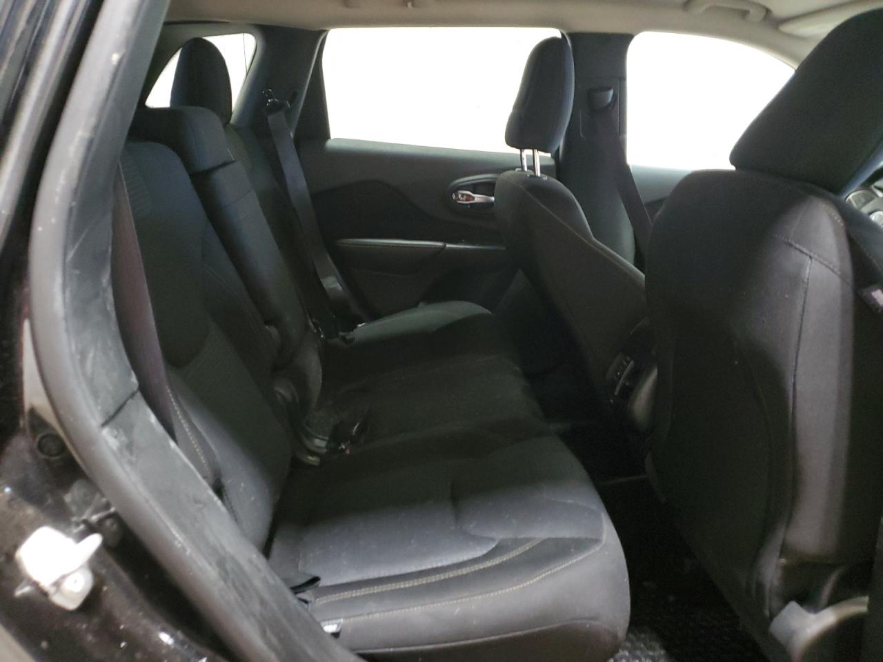 2016 Jeep Grand Cherokee - Image 11