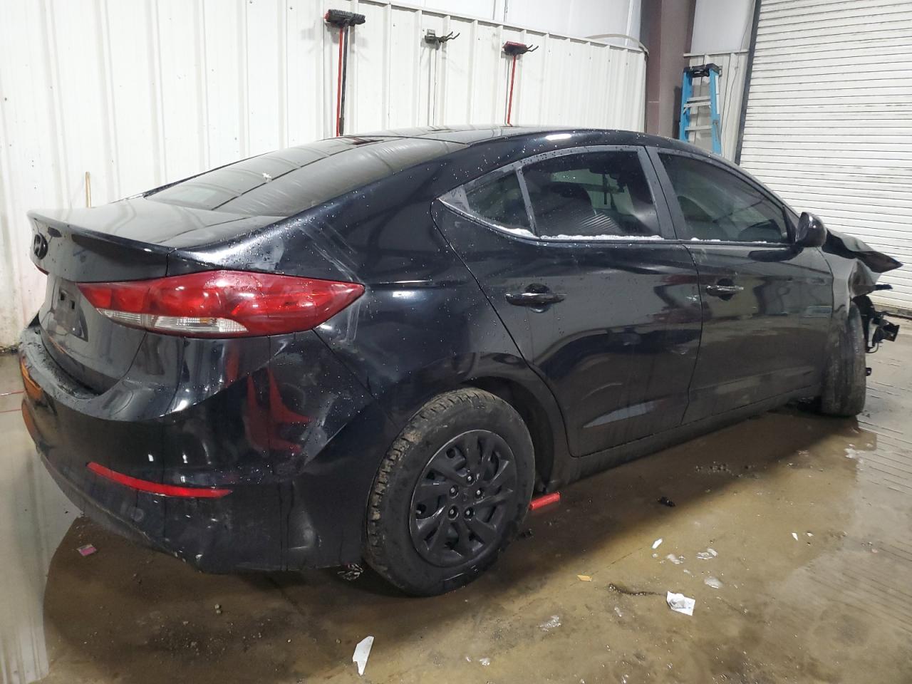 2018 Hyundai Elantra - Image 3