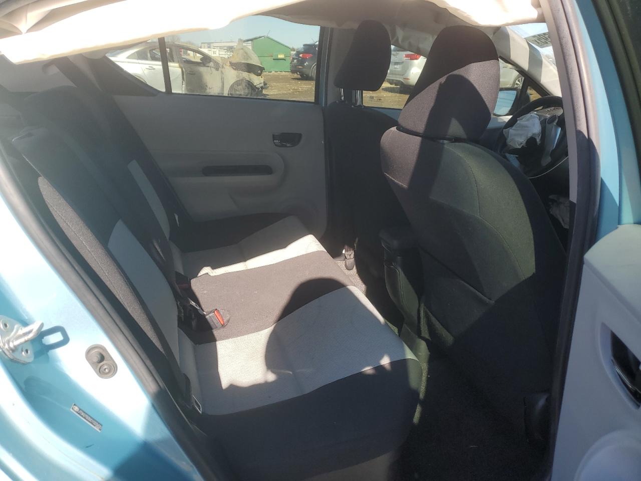 2012 Toyota Prius - Image 10