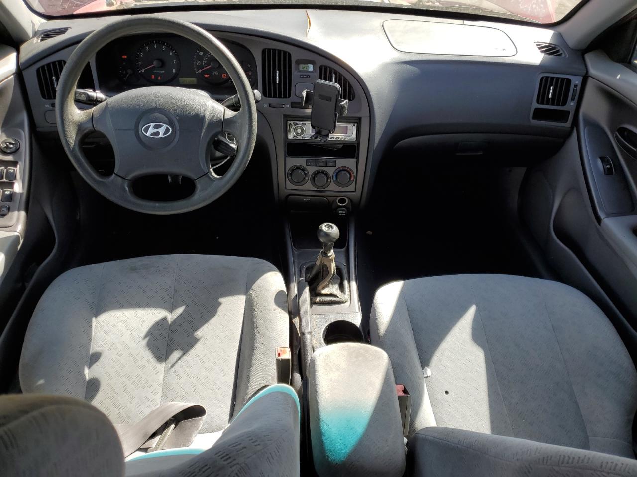 2004 Hyundai Elantra - Image 8