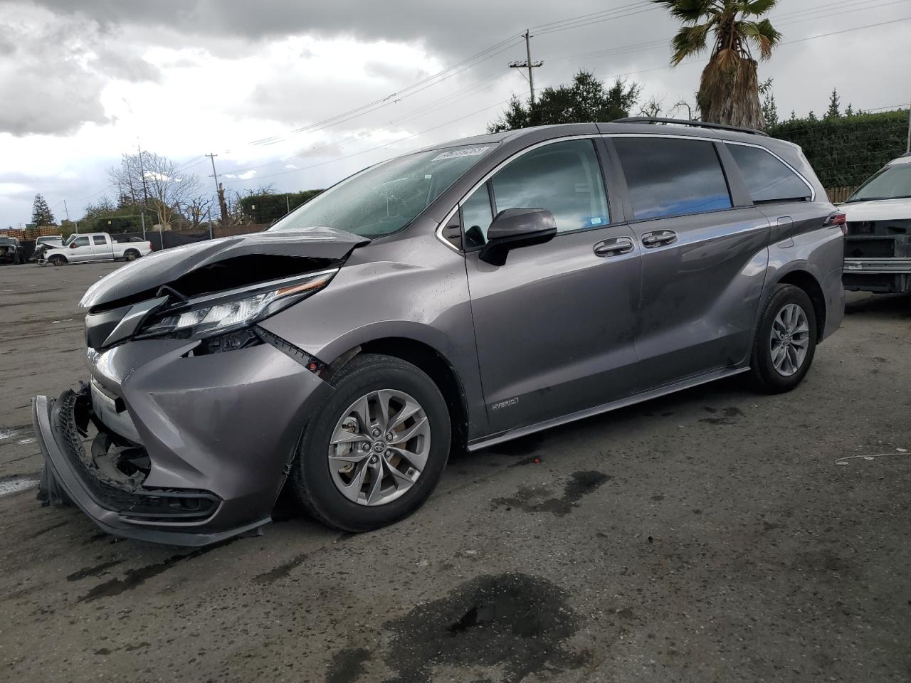 2021 Toyota Sienna - Image 1