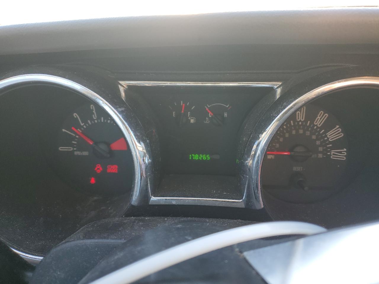 2005 Ford Mustang - Image 9