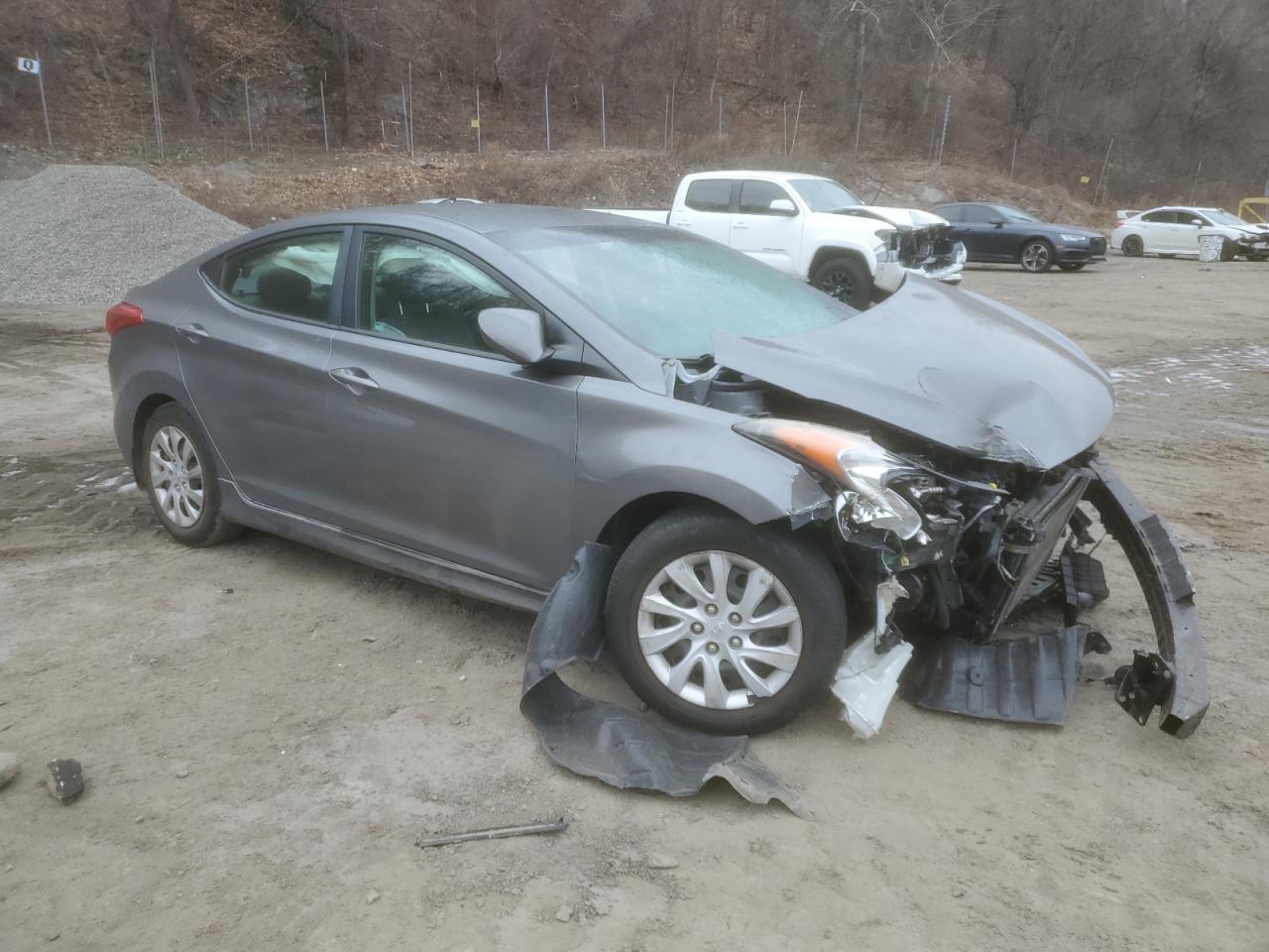 2013 Hyundai Elantra - Image 4