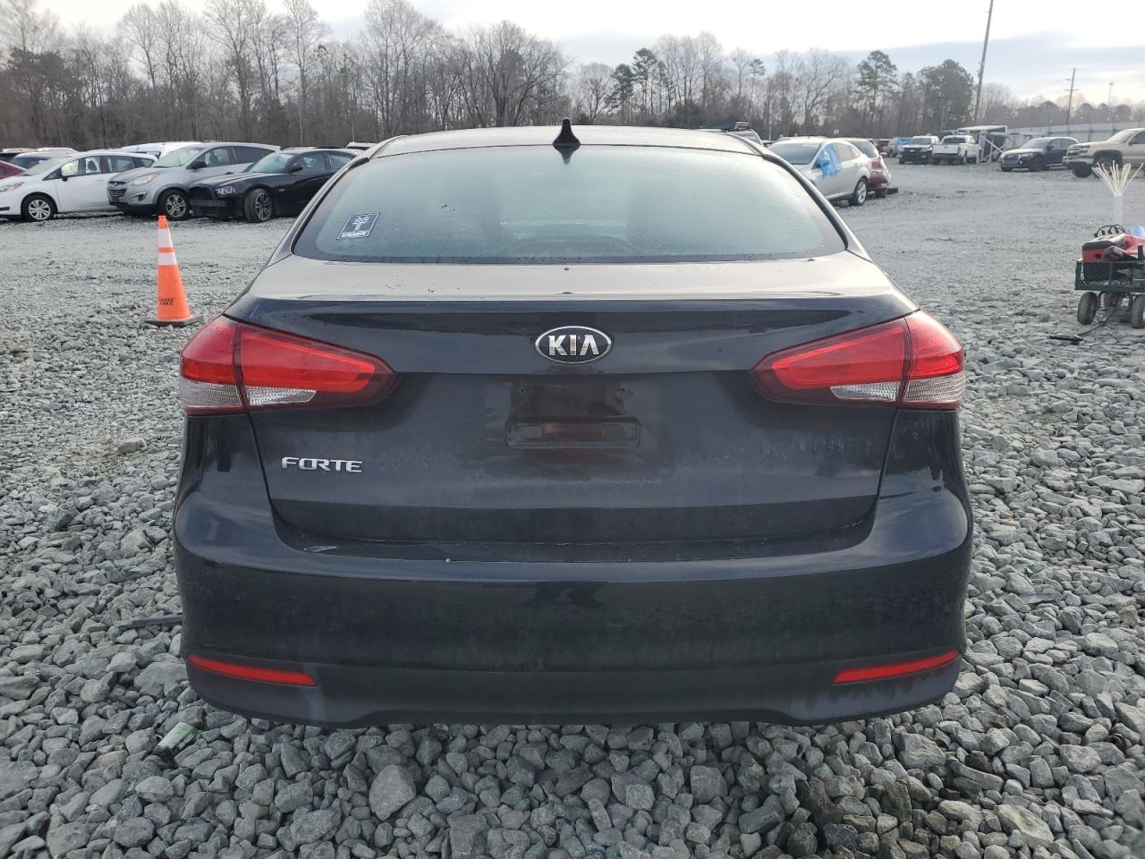 2017 Kia Forte - Image 6