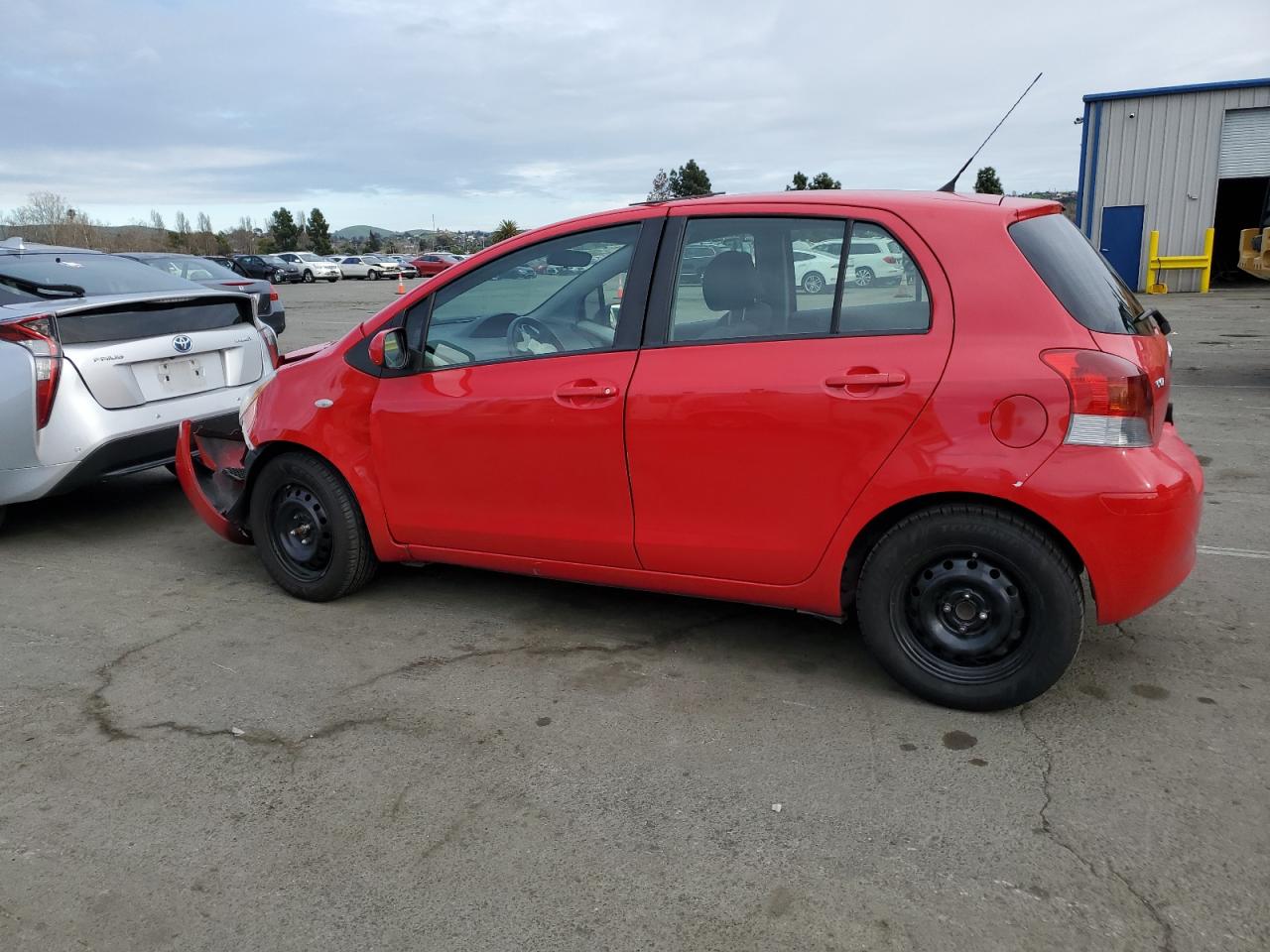 2010 Toyota Yaris - Image 2