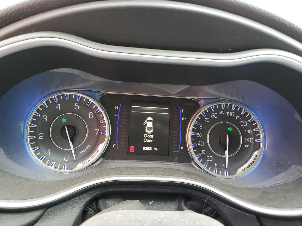 2015 Chrysler 200 - Image 9
