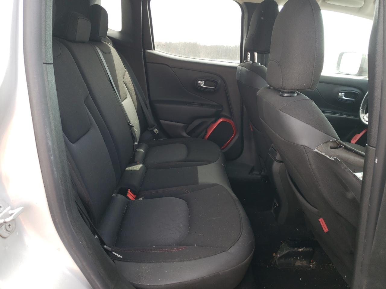 2016 Jeep Renegade - Image 11