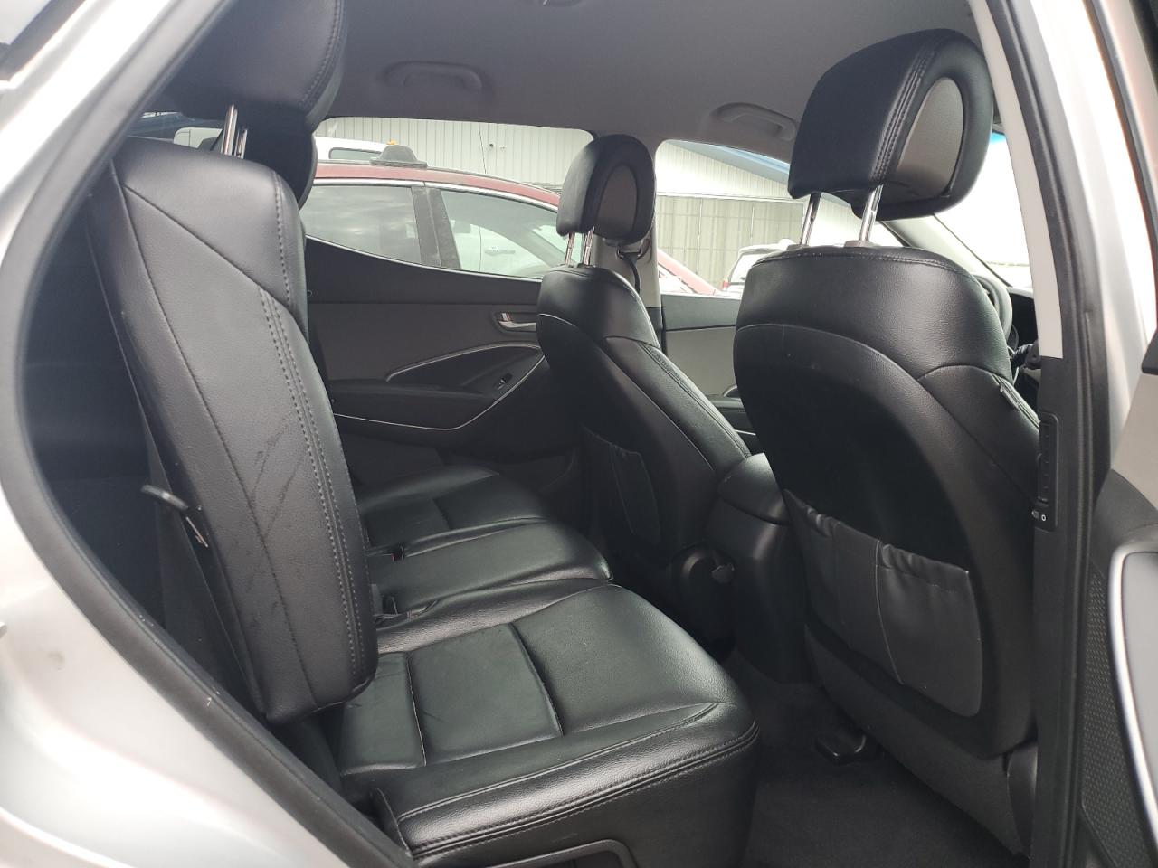 2017 Hyundai Santa Fe - Image 11