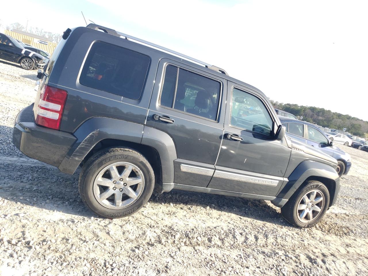 2011 Jeep Liberty (North America) - Image 3