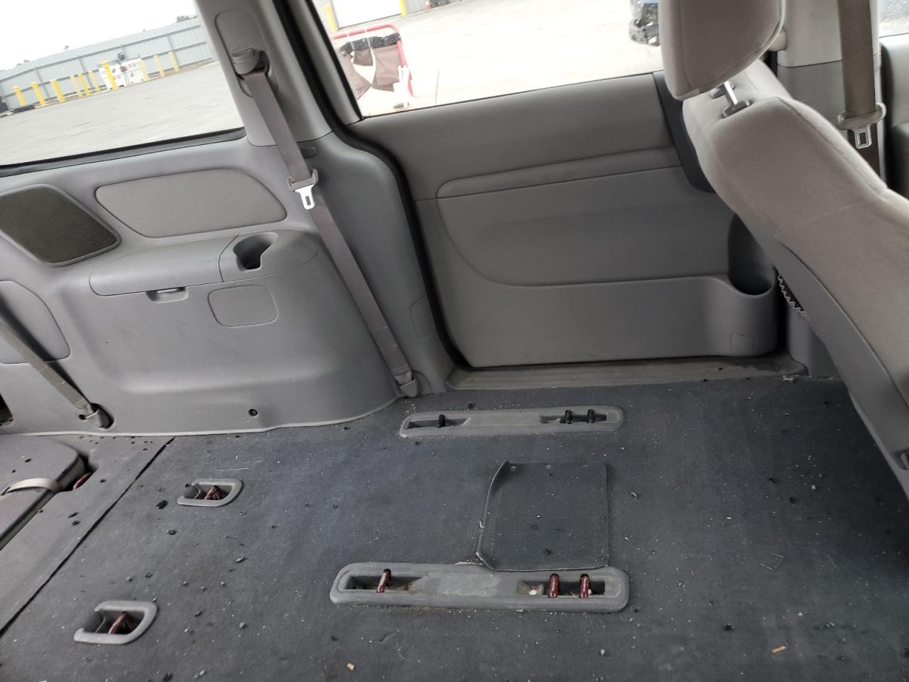 2012 Kia Sedona - Image 11