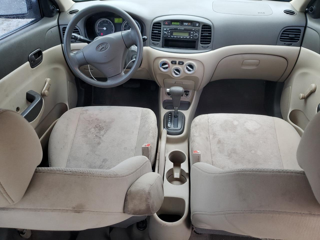 2009 Hyundai Accent - Image 8