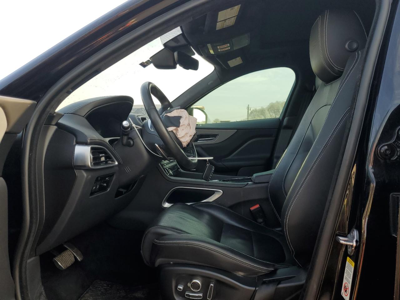2019 Jaguar F-Pace - Image 7
