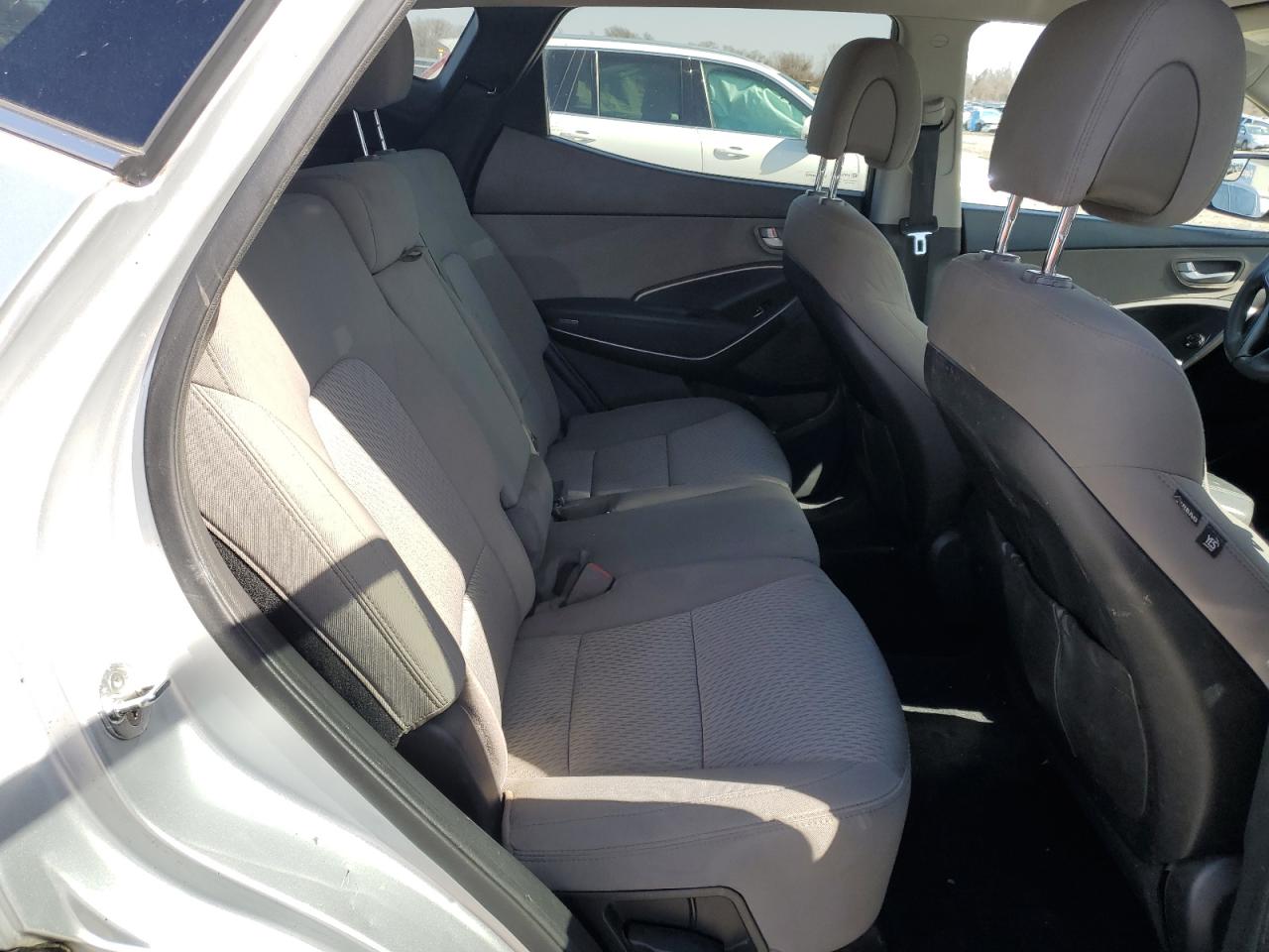 2017 Hyundai Santa Fe - Image 10