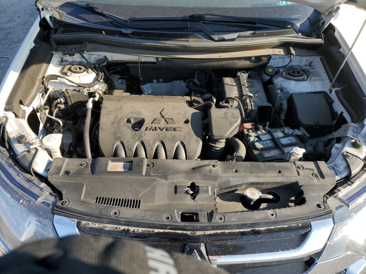 2018 Mitsubishi Outlander - Image 12