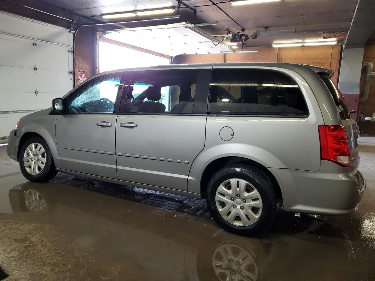 2017 Dodge Caravan - Image 2