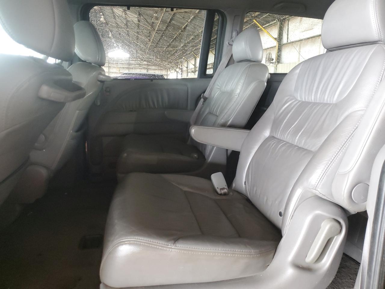 2010 Honda Odyssey - Image 11