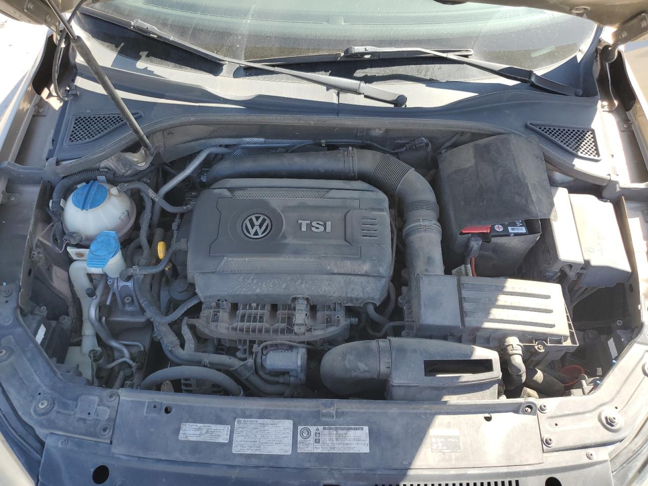 2015 Volkswagen Passat - Image 13