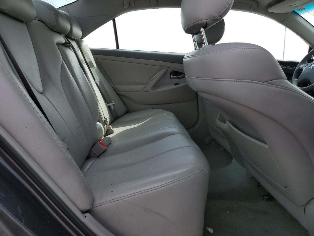 2011 Toyota Camry - Image 11