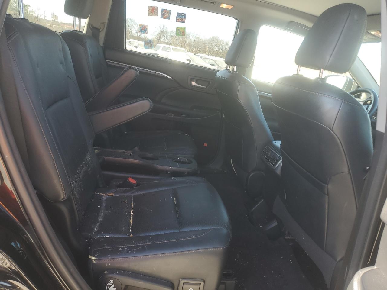 2015 Toyota Highlander - Image 12