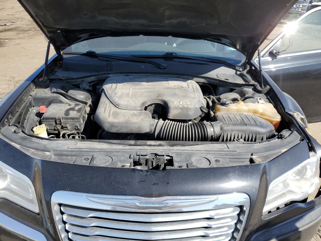 2011 Chrysler 300 - Image 11