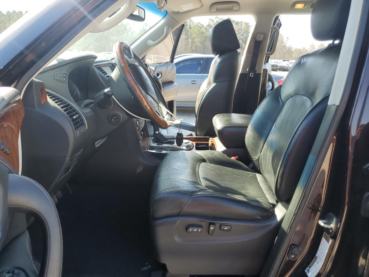 2015 Infiniti QX80 - Image 7