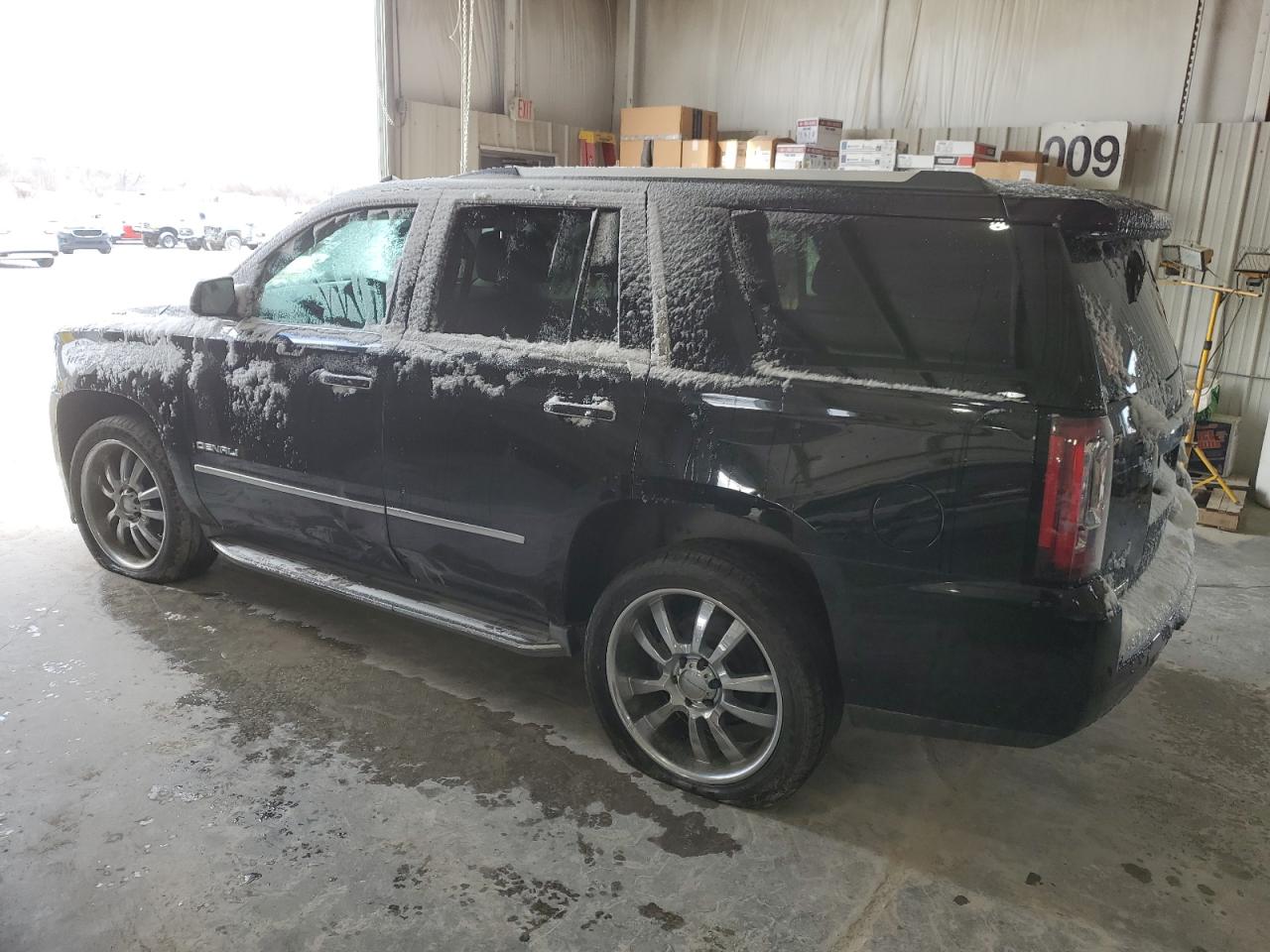 2015 GMC Yukon - Image 2