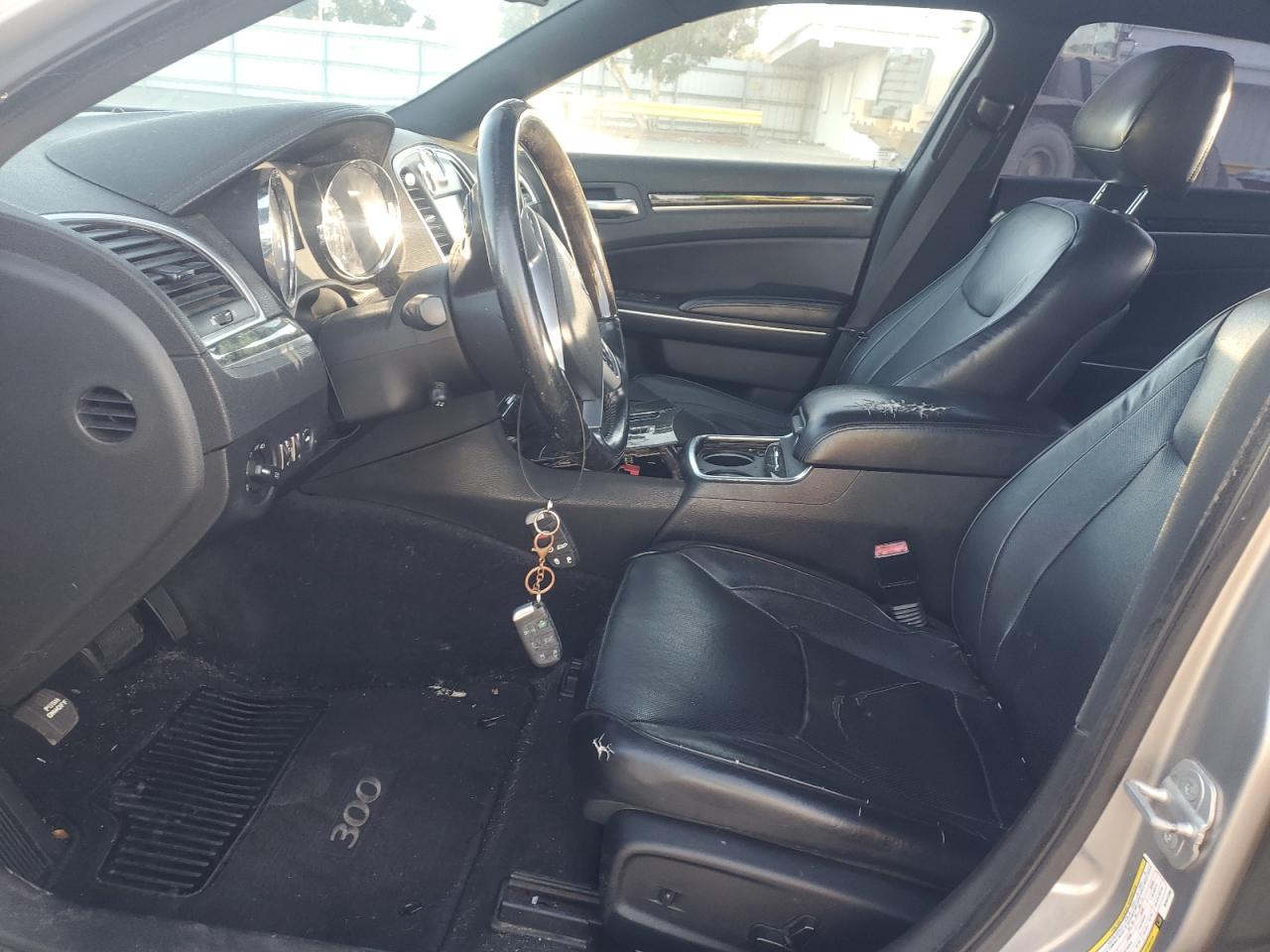 2011 Chrysler 300 - Image 7