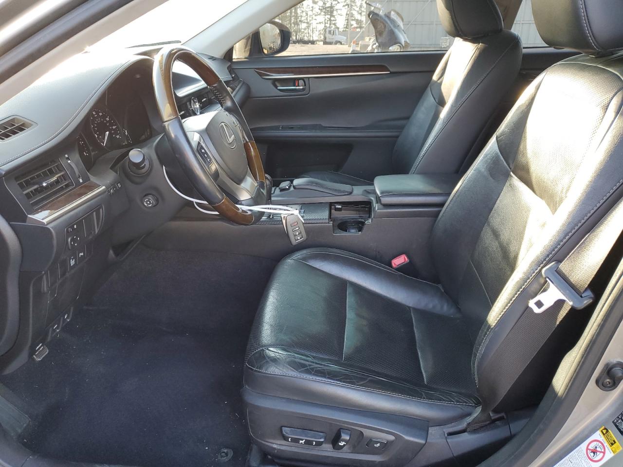 2015 Lexus ES - Image 7