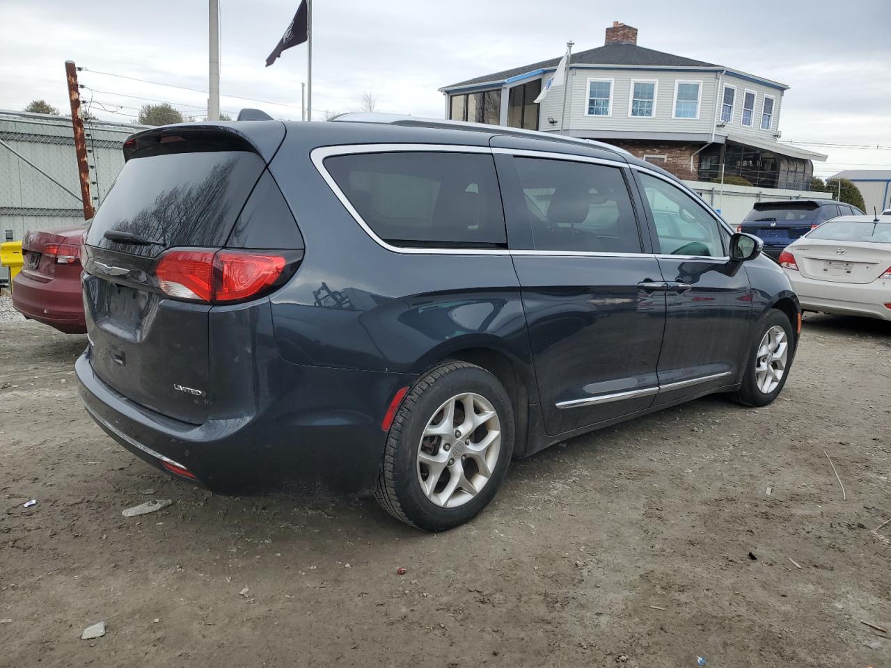 2020 Chrysler Pacifica - Image 3