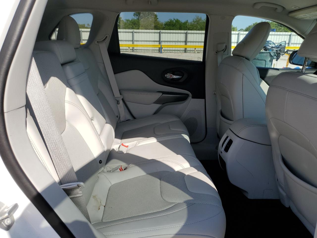 2019 Jeep Grand Cherokee - Image 11