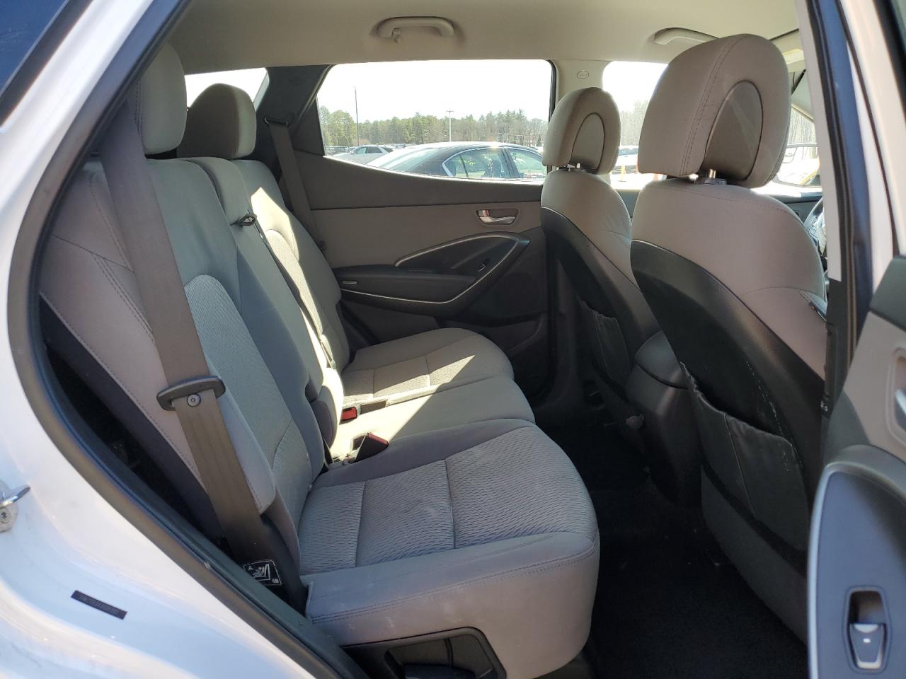 2018 Hyundai Santa Fe - Image 11