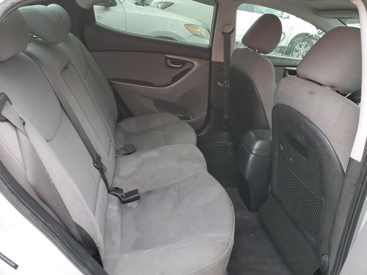 2015 Hyundai Elantra - Image 10