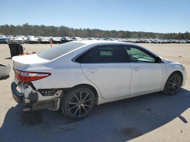 Sedans TOYOTA CAMRY 2016 Biały