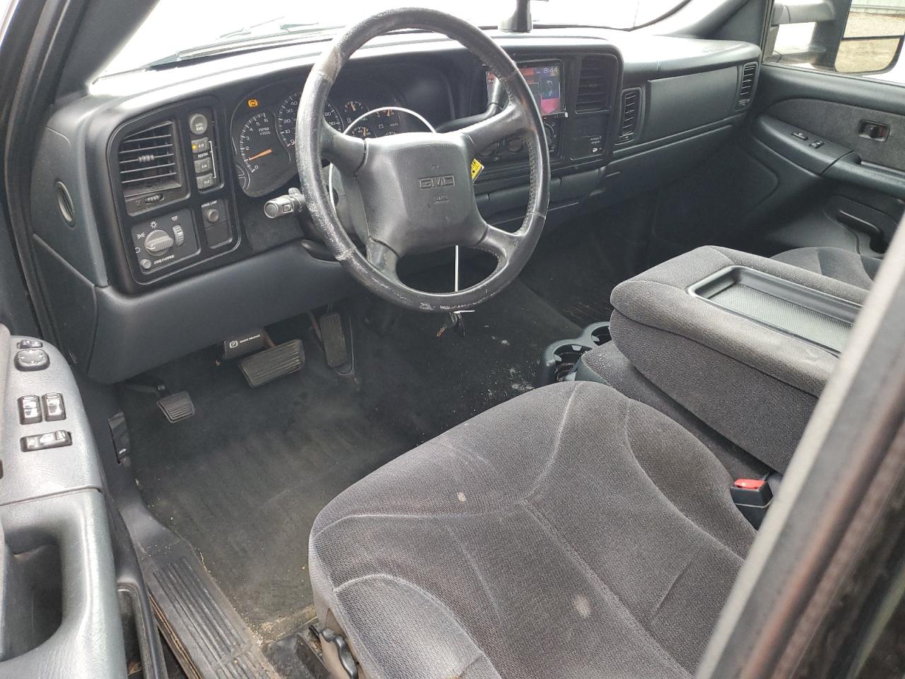 2002 GMC Sierra - Image 8