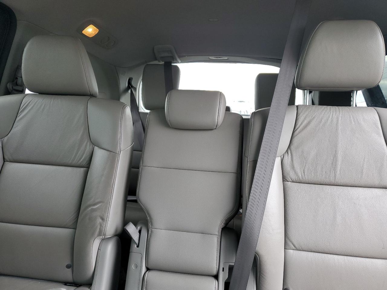 2011 Honda Odyssey - Image 10