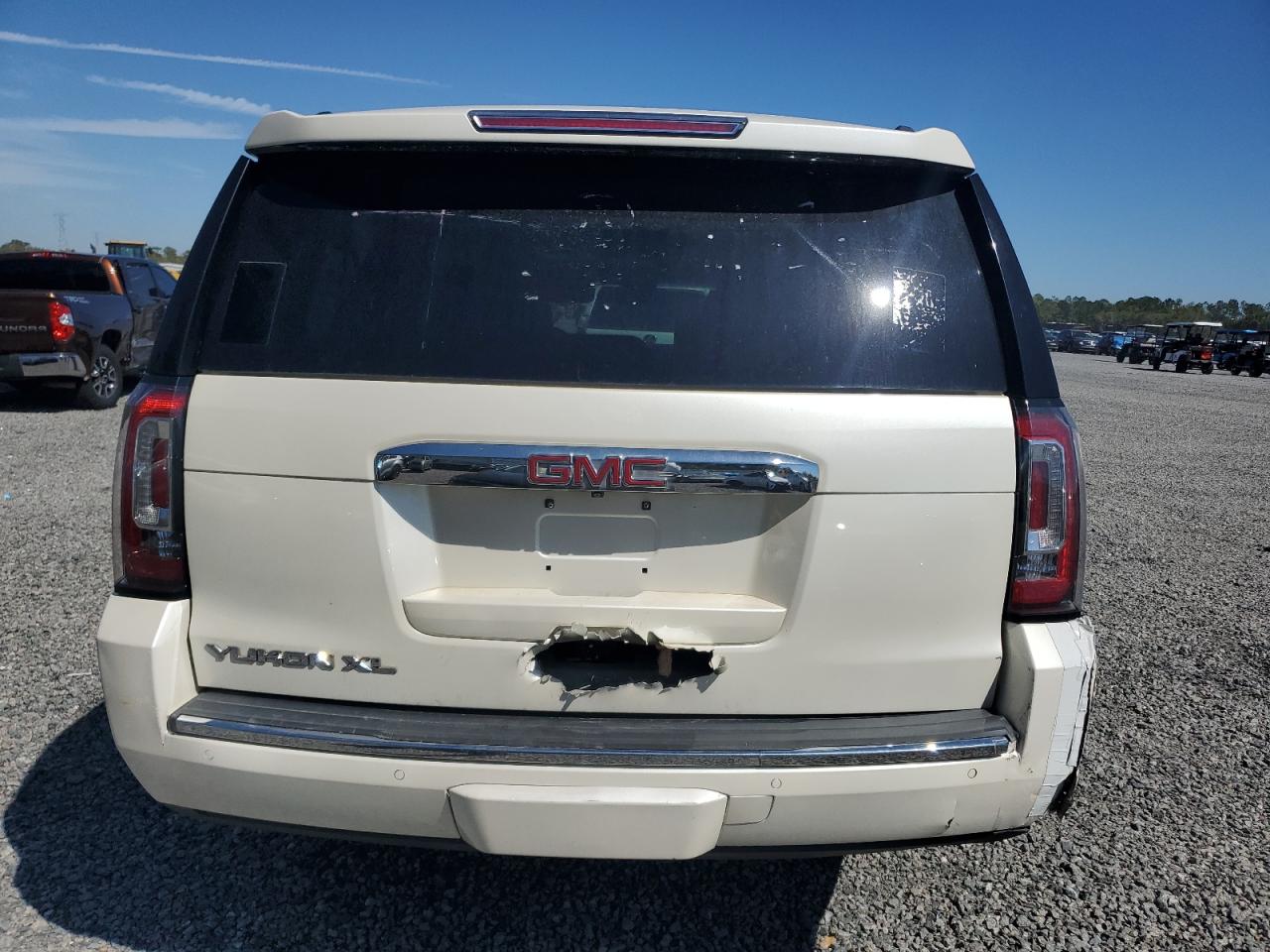 2015 GMC Yukon - Image 6