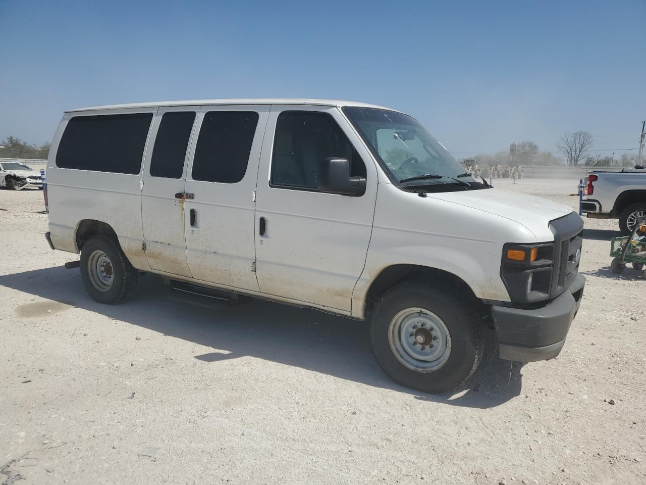 2010 Ford Econoline - Image 4